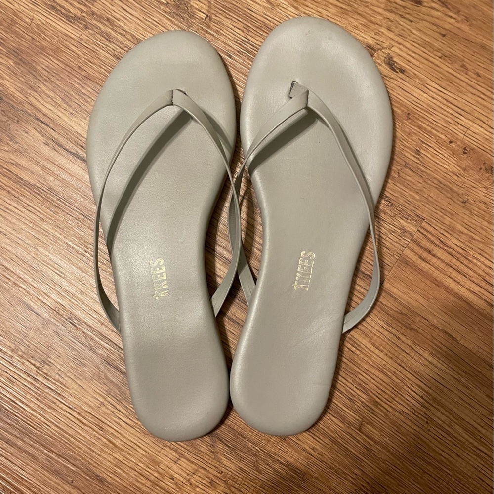 Tkees flip flops